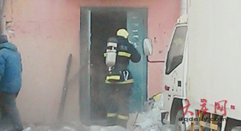 1樓倉庫紙制品莫名燃燒，2樓、3樓寢室多人被困 