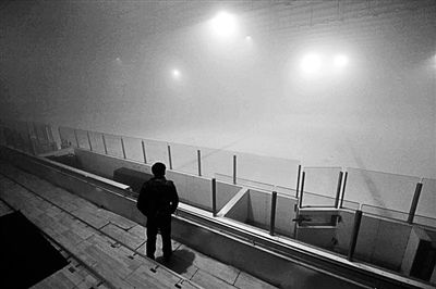 冰場火災被撲滅場內一片霧蒙蒙