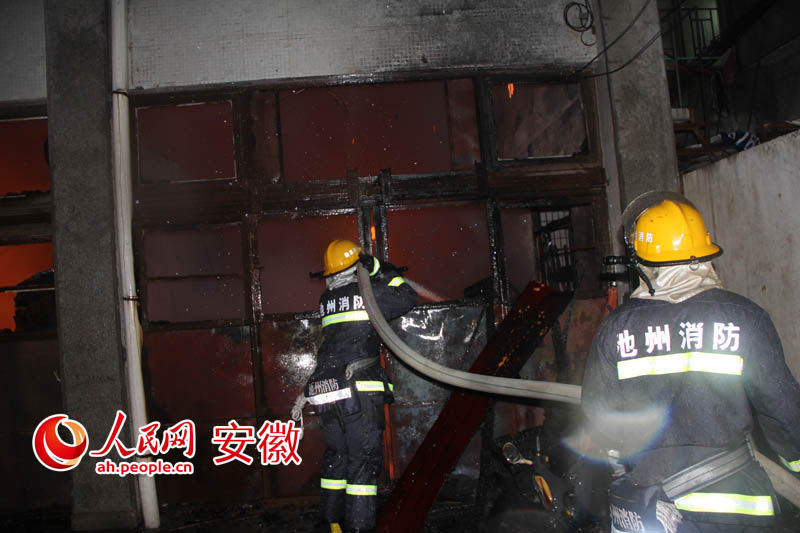 人民網合肥2月27日電（記者韓暢通訊員馬帥）2月27日凌晨，安徽省池州市石臺縣汽車站候車廳突燃大火，整個候車廳付之一炬，所幸并無人員傷亡。