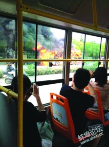 司機師傅臨危不懼 冷靜應(yīng)對突發(fā)火災(zāi)