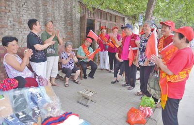 “媽媽防火團(tuán)”宣傳消防知識