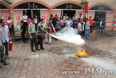 經營者們嘗試油盆&ldquo;滅火&rdquo;  