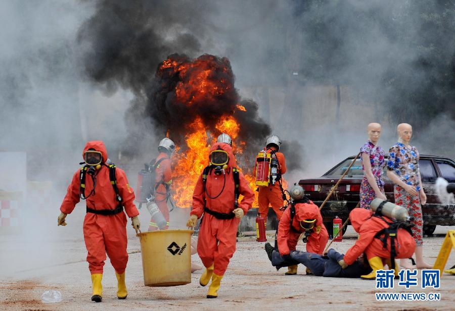 云南舉行大規(guī)模反恐演練 公安、武警、消防等力量參與
