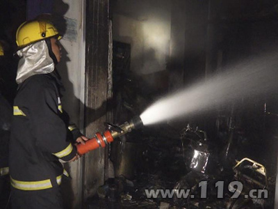 鳩江區汽車美容火災