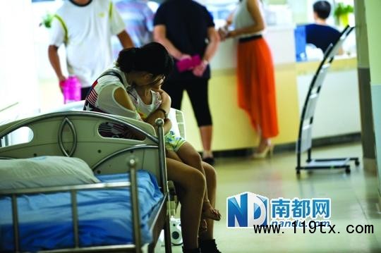 深圳工廠發生爆炸 車間燒焦天花板被掀翻