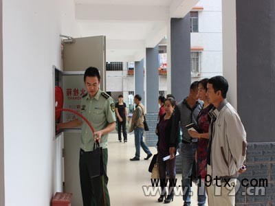 深入校園開展聯合檢查