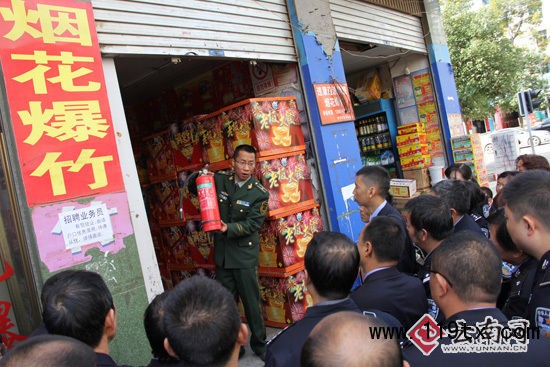 曲靖公安“問診”火災(zāi)隱患集中場(chǎng)所 確保冬季消防安全