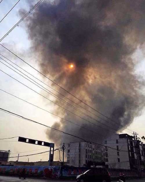 火災現場濃煙滾滾