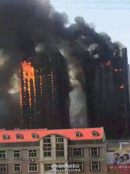 山西靈石一高層大廈發生火災
