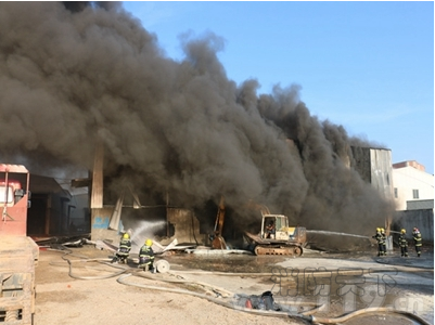 泉州一鞋品倉(cāng)庫起火,過火面積500余平米