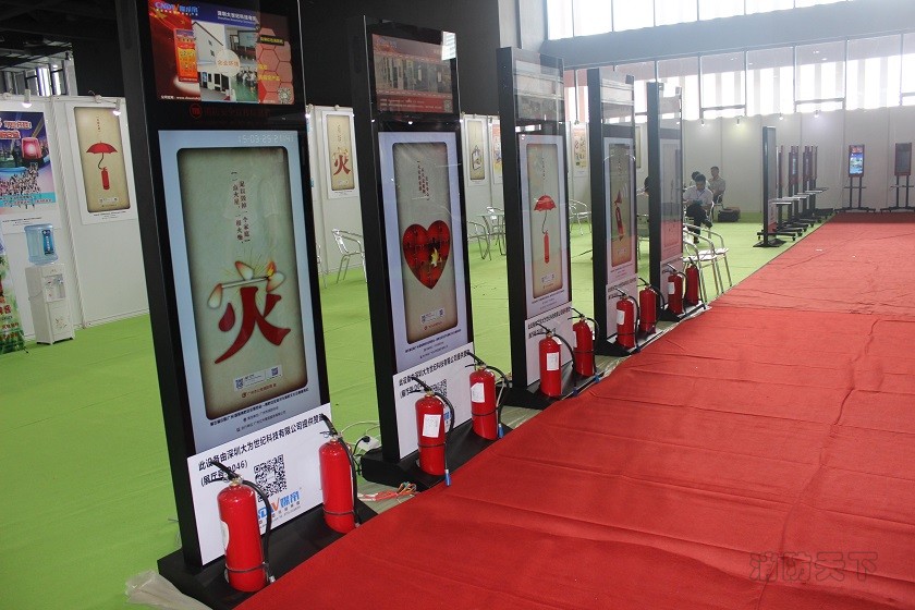 大為世紀(jì)媒帝消防廣告機(jī)在2015第五屆廣州國(guó)際消防展