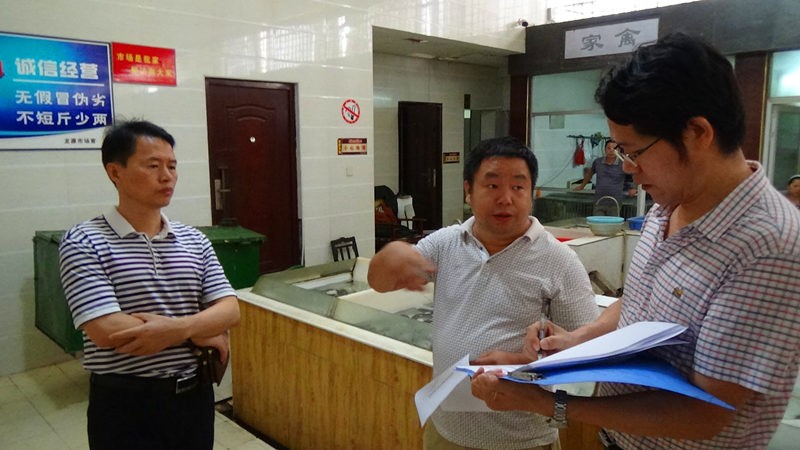 局黨組成員、副局長司馬孟軍同志在改制企業視察危房