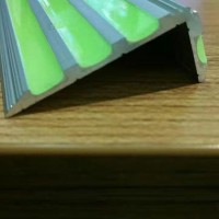 發光條、大潤發超市樓梯防滑條、樓梯疏散指示條