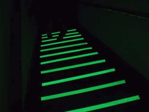 大商場超市夜光防滑條、夜光樓道疏散指示條、樓梯疏散逃生發光條