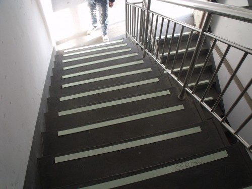 大商場超市夜光防滑條、夜光樓道疏散指示條、樓梯疏散逃生發光條